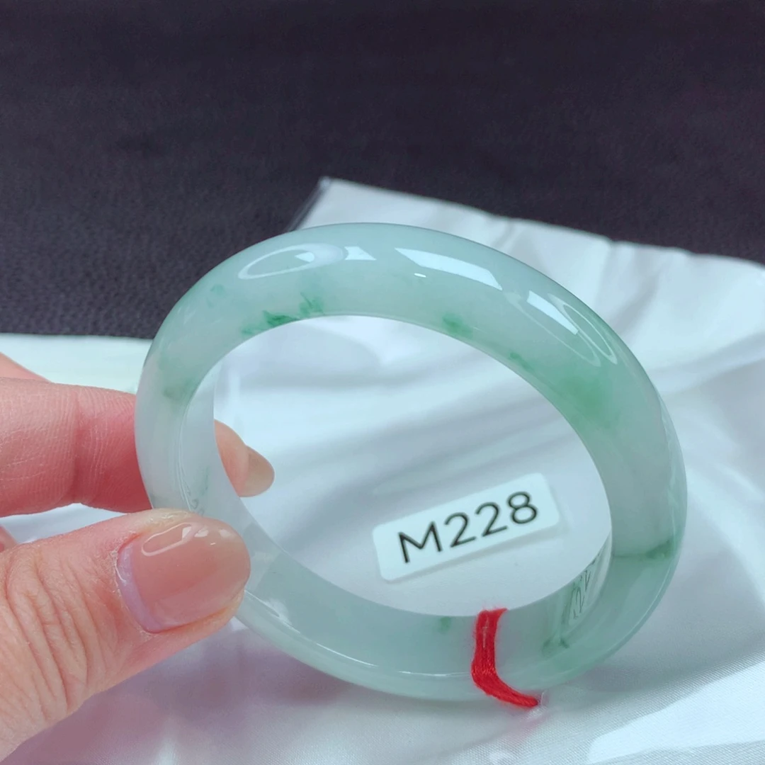 翡翠手镯未镶嵌手镯88