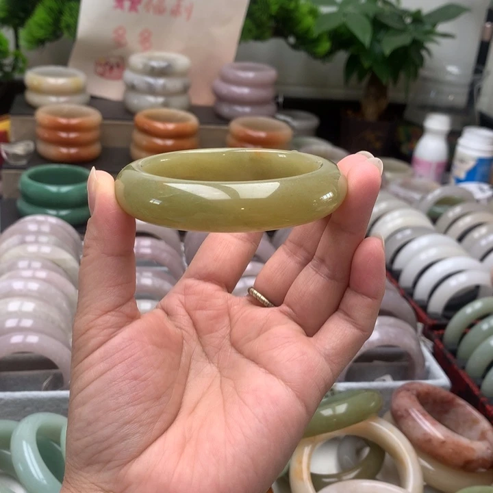 石英质玉未镶嵌手镯