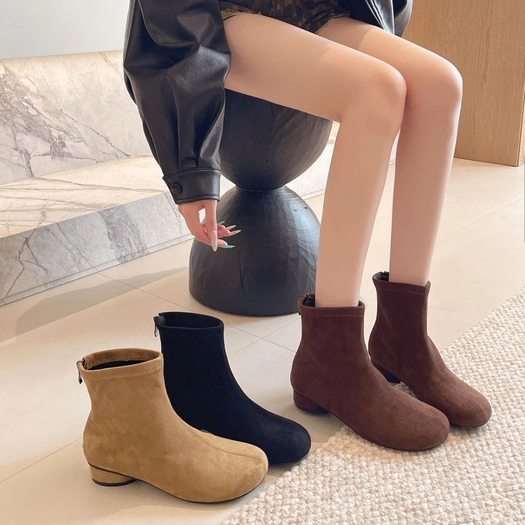 大码女鞋41-43宽胖脚法式粗跟马丁靴女秋冬时尚绒面气质小短靴42