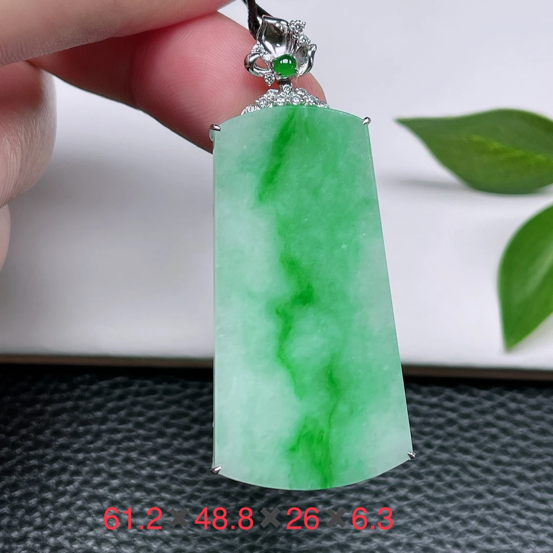 缅甸天然翡翠A货～冰糯种飘阳绿无事方牌吊坠大辣绿18k玉牌挂件37