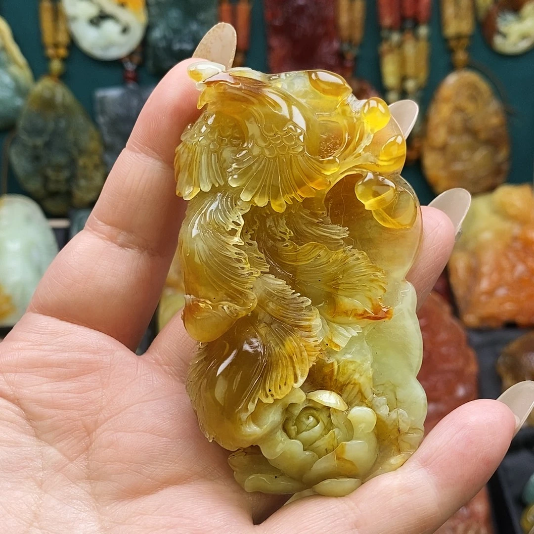 蛇纹石玉未镶嵌颈饰凤凰