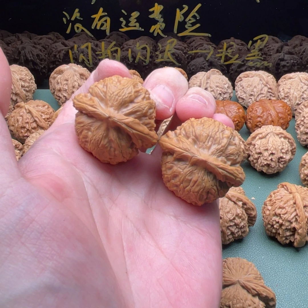 核桃把件36全品肉球宫灯