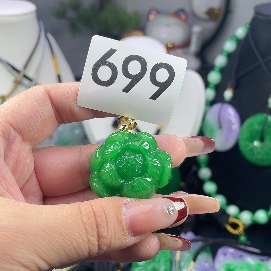 翡翠未镶嵌吊坠(赠链)