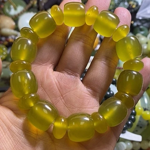 未镶嵌岫玉手链一个