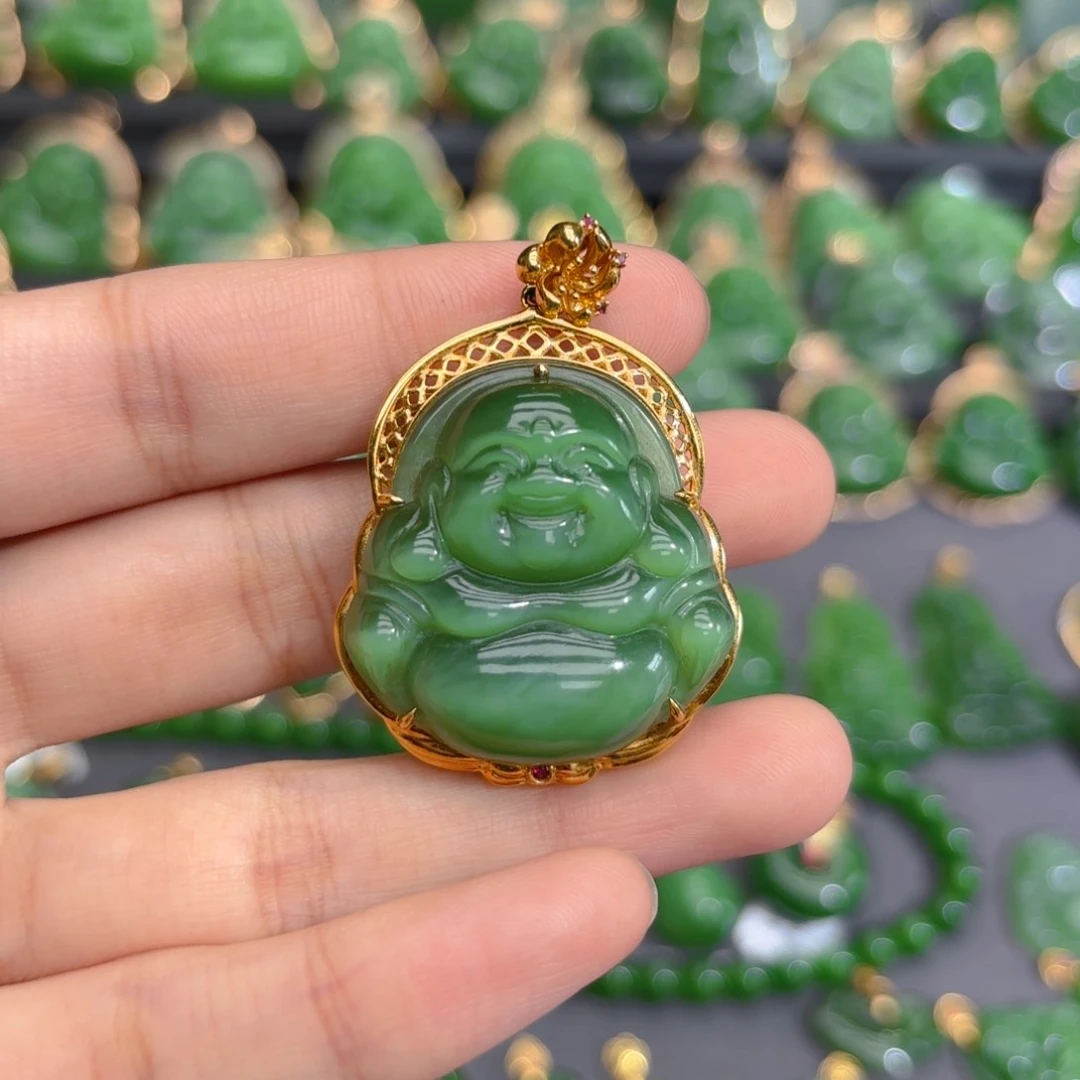 颈饰18K金镶嵌和田玉（碧玉）