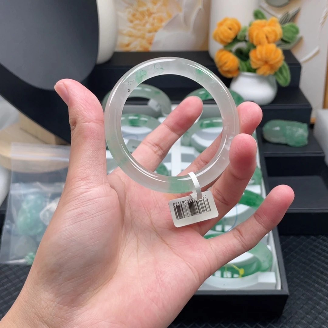 石英质玉未镶嵌手镯