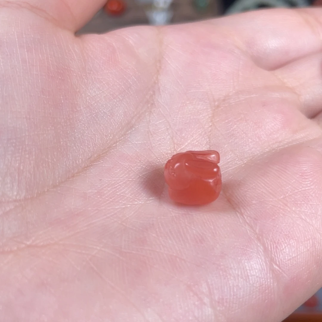 南红玛瑙小兔子未镶嵌