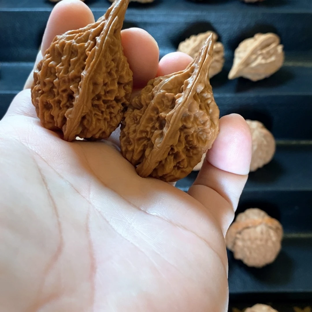 桃核把件山地红缨枪57高