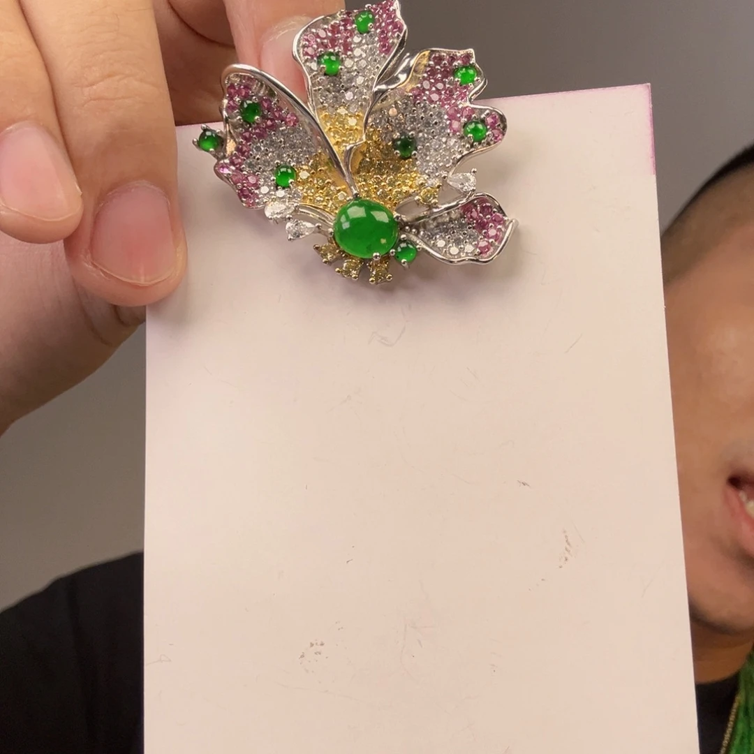 翡翠未镶嵌挂件一件
