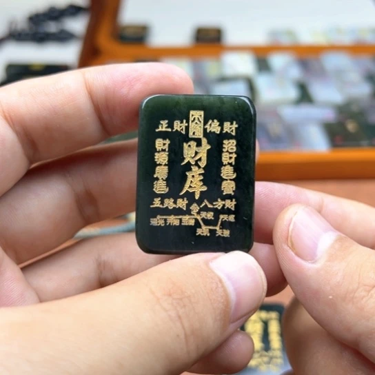 颈饰未镶嵌和田玉（糖玉）