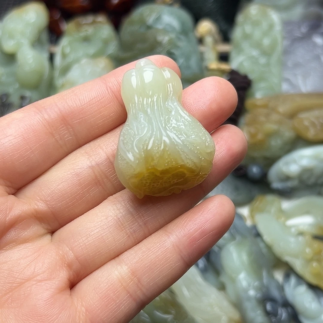 ~****和田玉未镶嵌颈饰