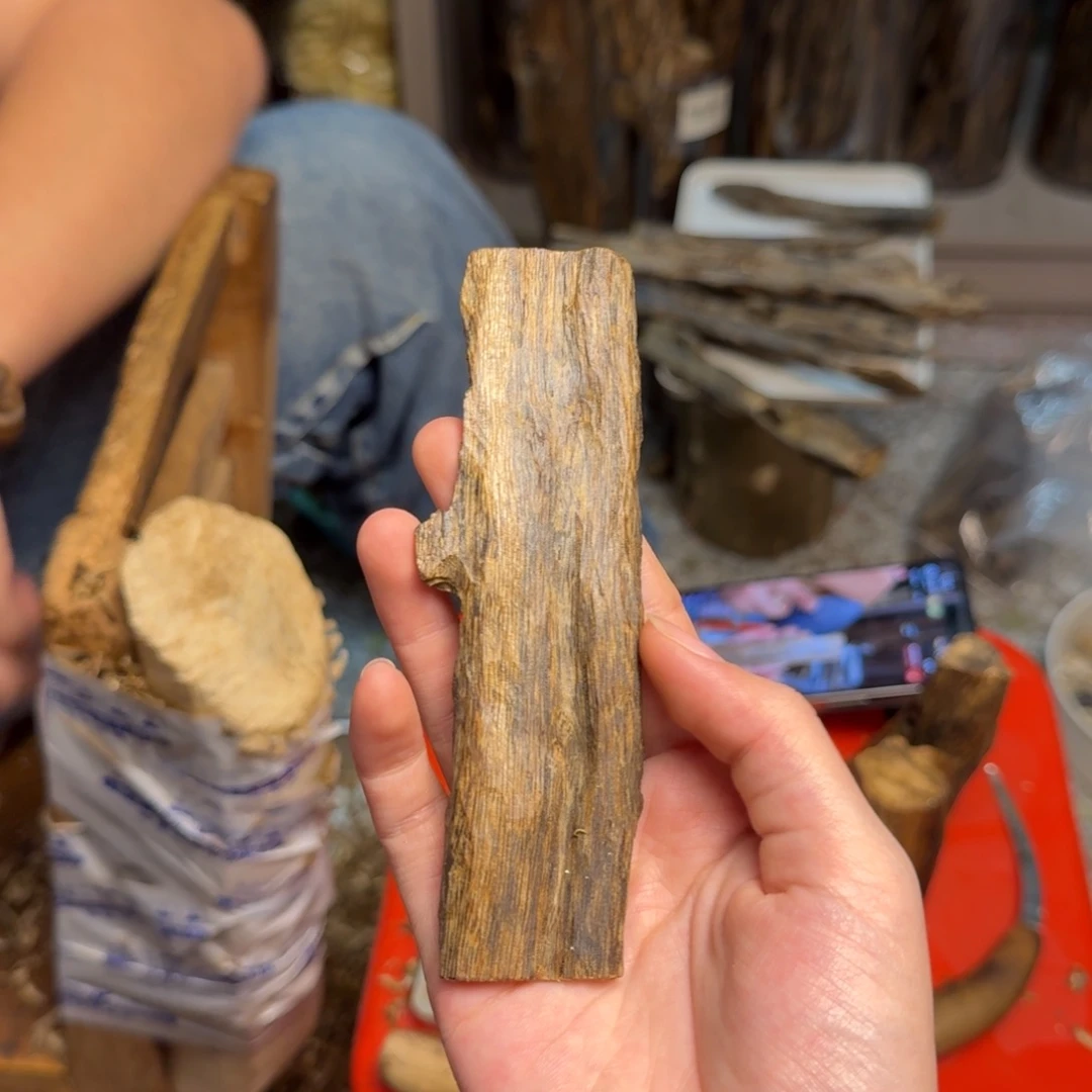 沉香碎屑沉香白棋块料10克