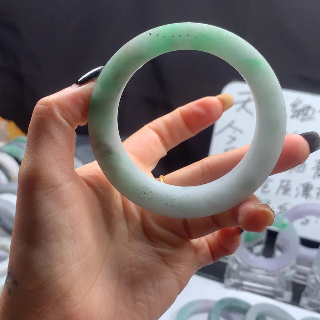 定制翡翠未镶嵌手镯