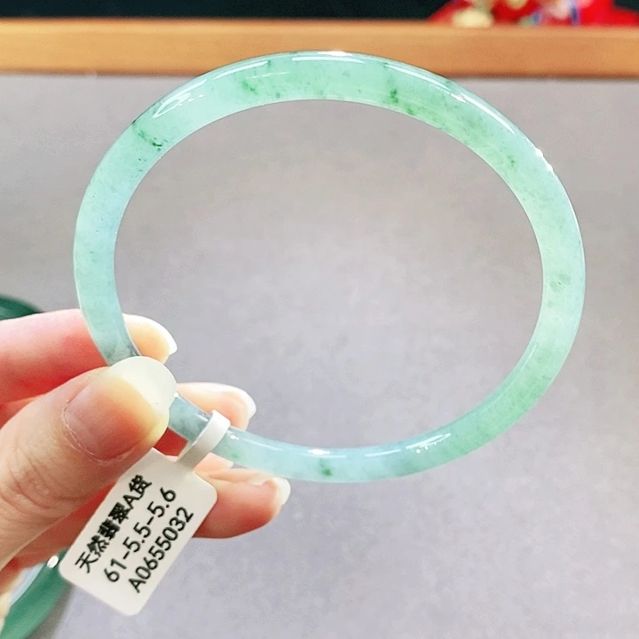 翡翠未镶嵌手镯（圆镯）