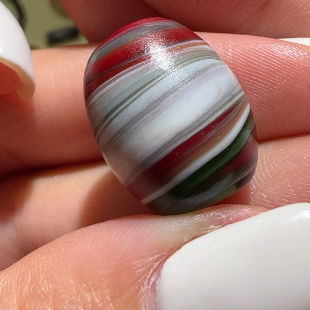 玻璃颈饰各种各样的