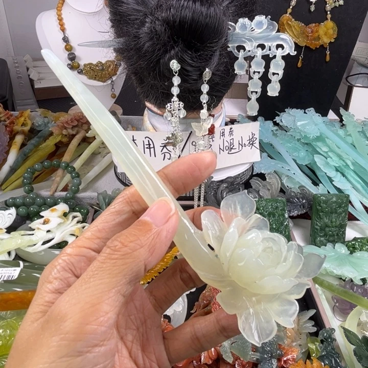 未镶嵌岫玉发饰瑕疵