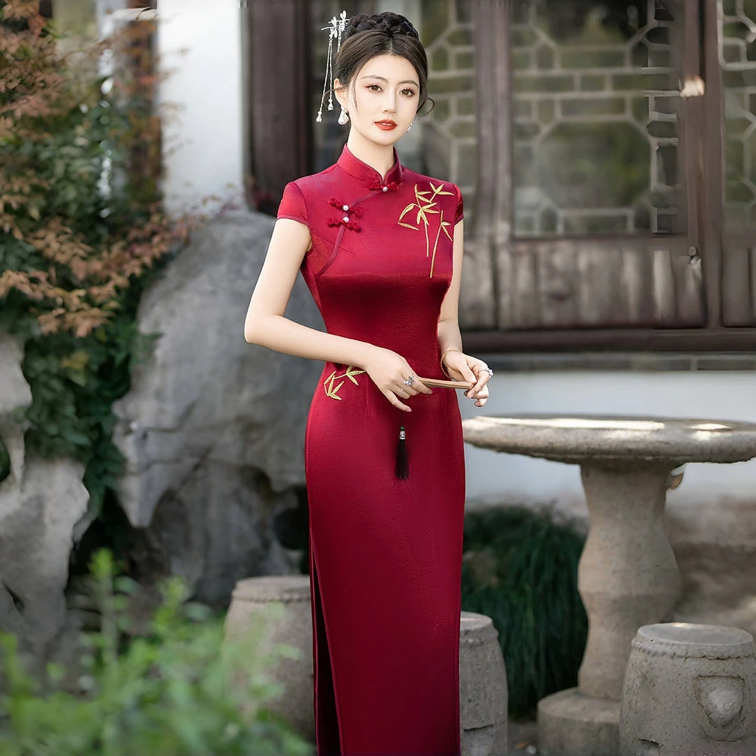 高档红色旗袍2025夏季新款刺绣修身复古走秀长款喜妈妈旗袍连衣裙