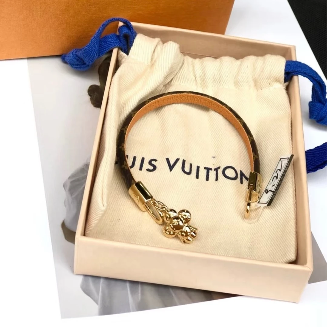 99新 LouisVuitton/路易威登 全原复古老花太阳花坠饰手环