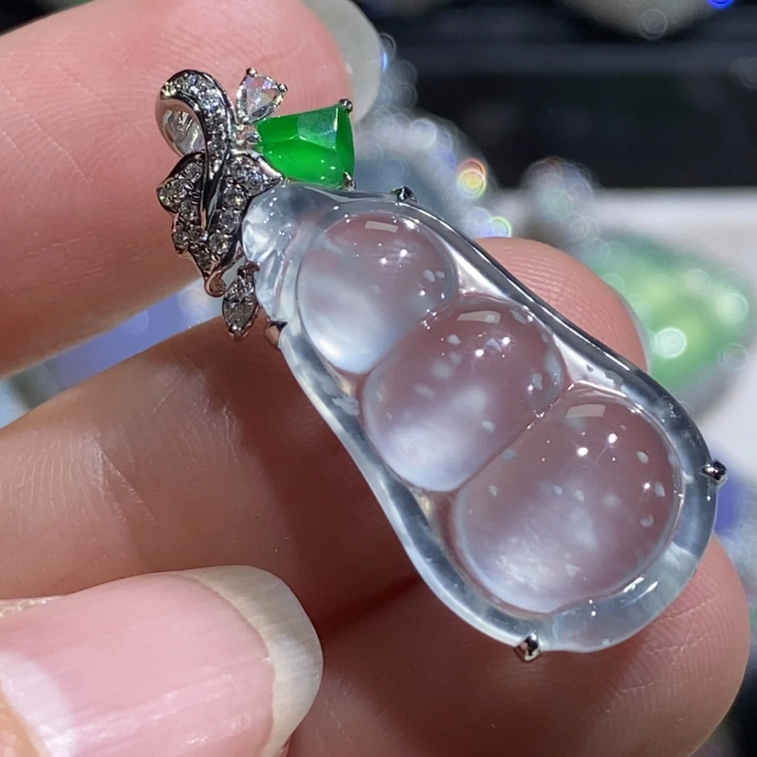 幸***蝎翡翠18K金镶嵌颈饰豆子