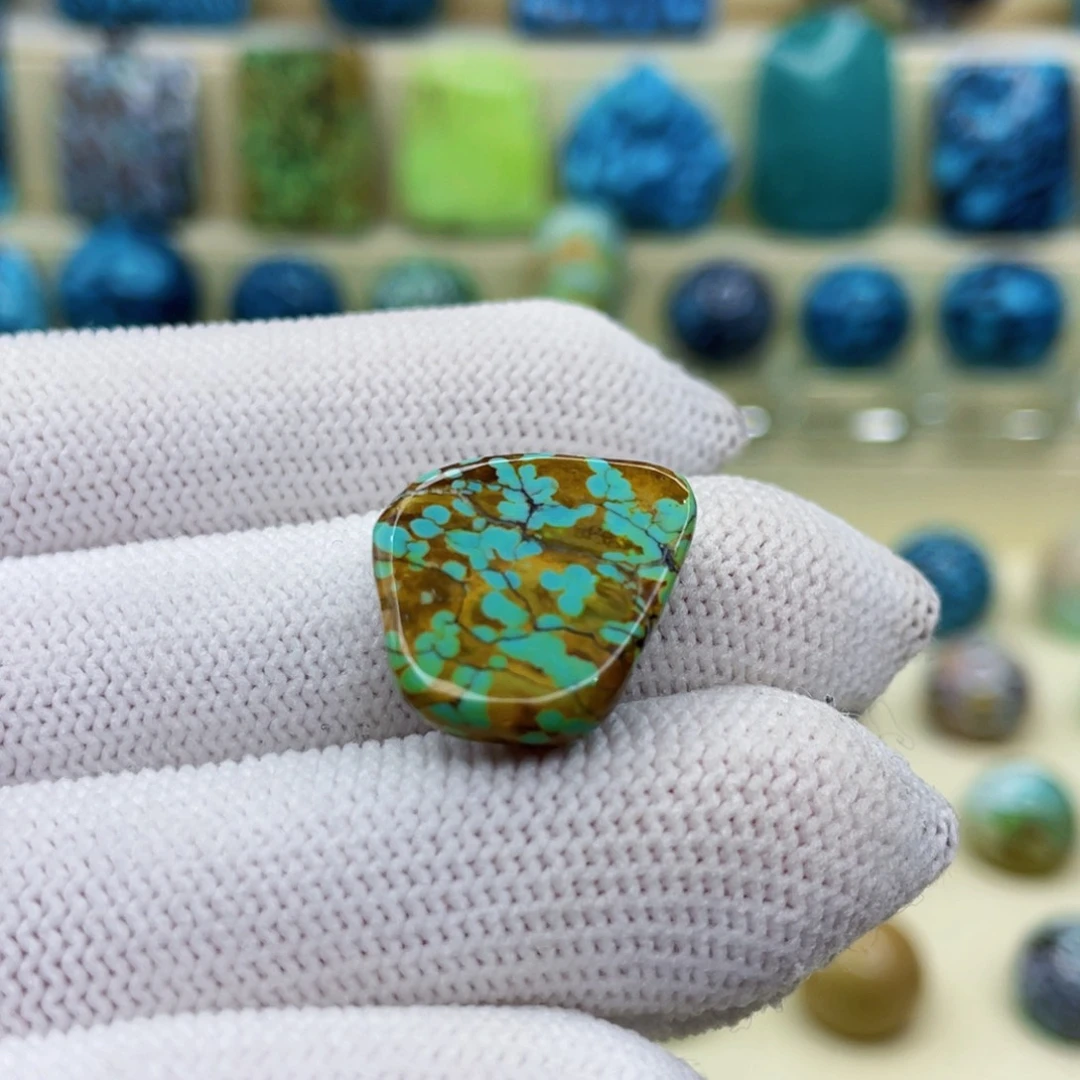 未镶嵌绿松石颈饰