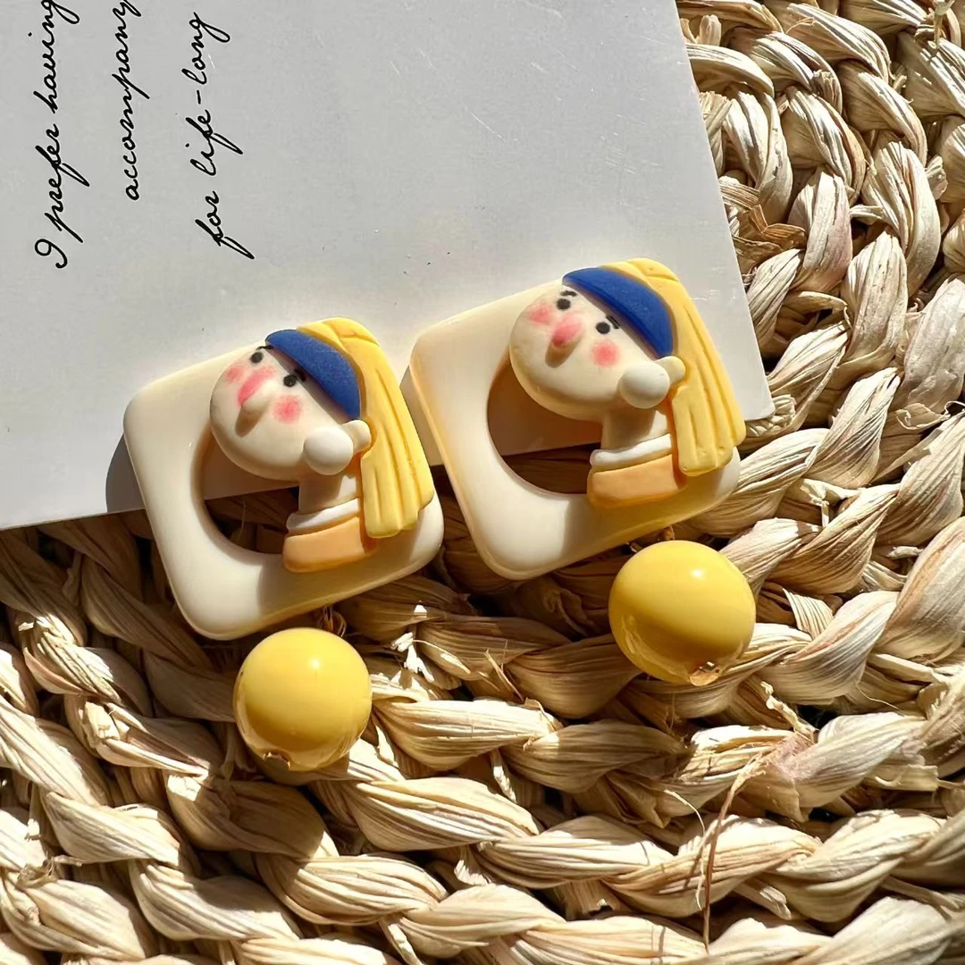 非金属亚克力耳饰 米白色方块可爱卡通女孩黄色珠子设计简约耳钉