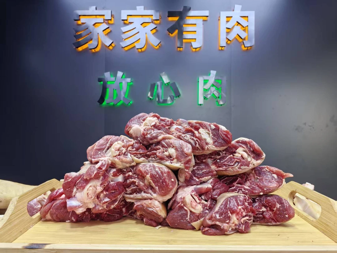 前腿腱子肉6 斤。带皮羊小腿火烤皮，吃肉喝汤食用肉质