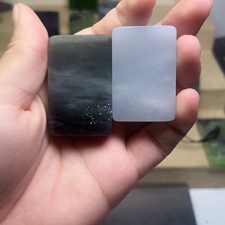 和田玉未镶嵌珠宝半成品左边微瑕