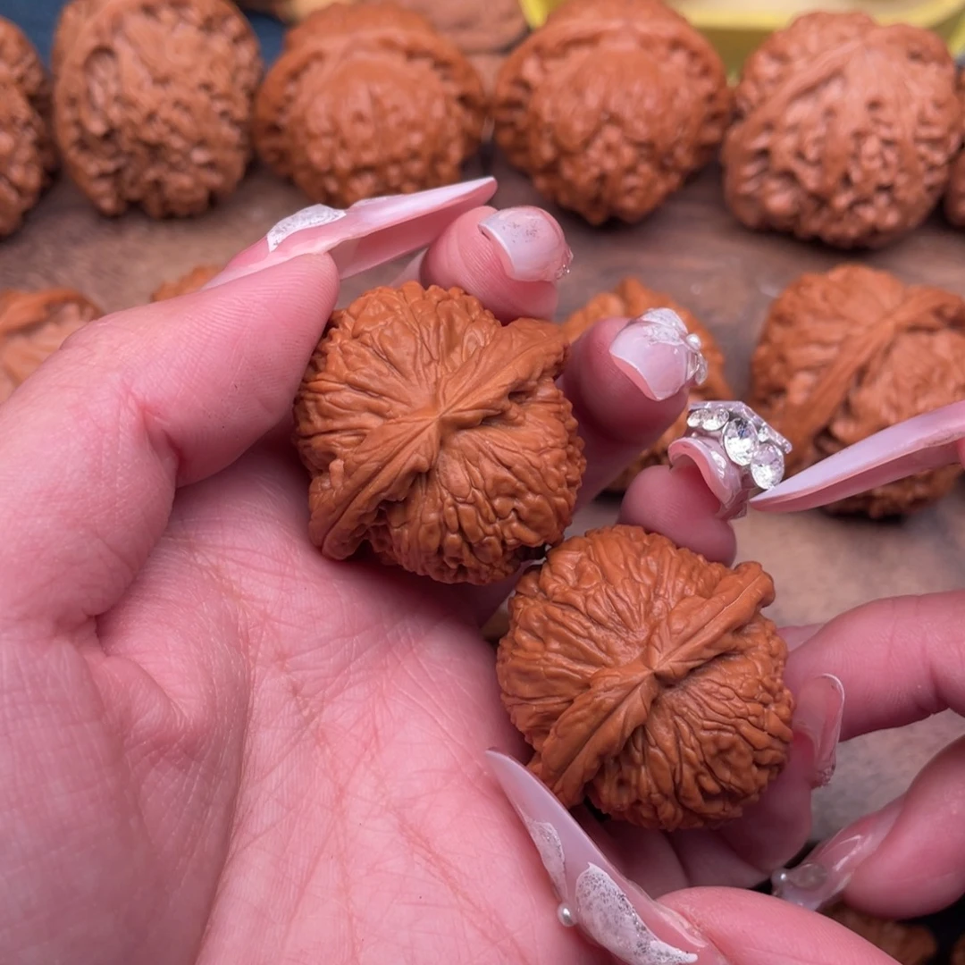 文玩核桃把件全品，球白，37