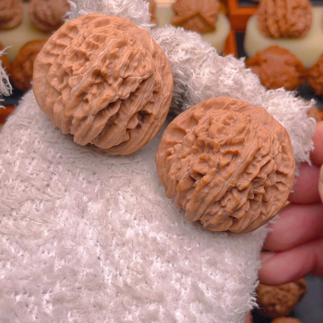 文玩核桃把件a***东44左右四座楼