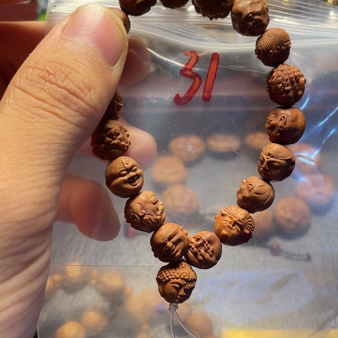 龙纹桃核雕刻瑕疵罗汉