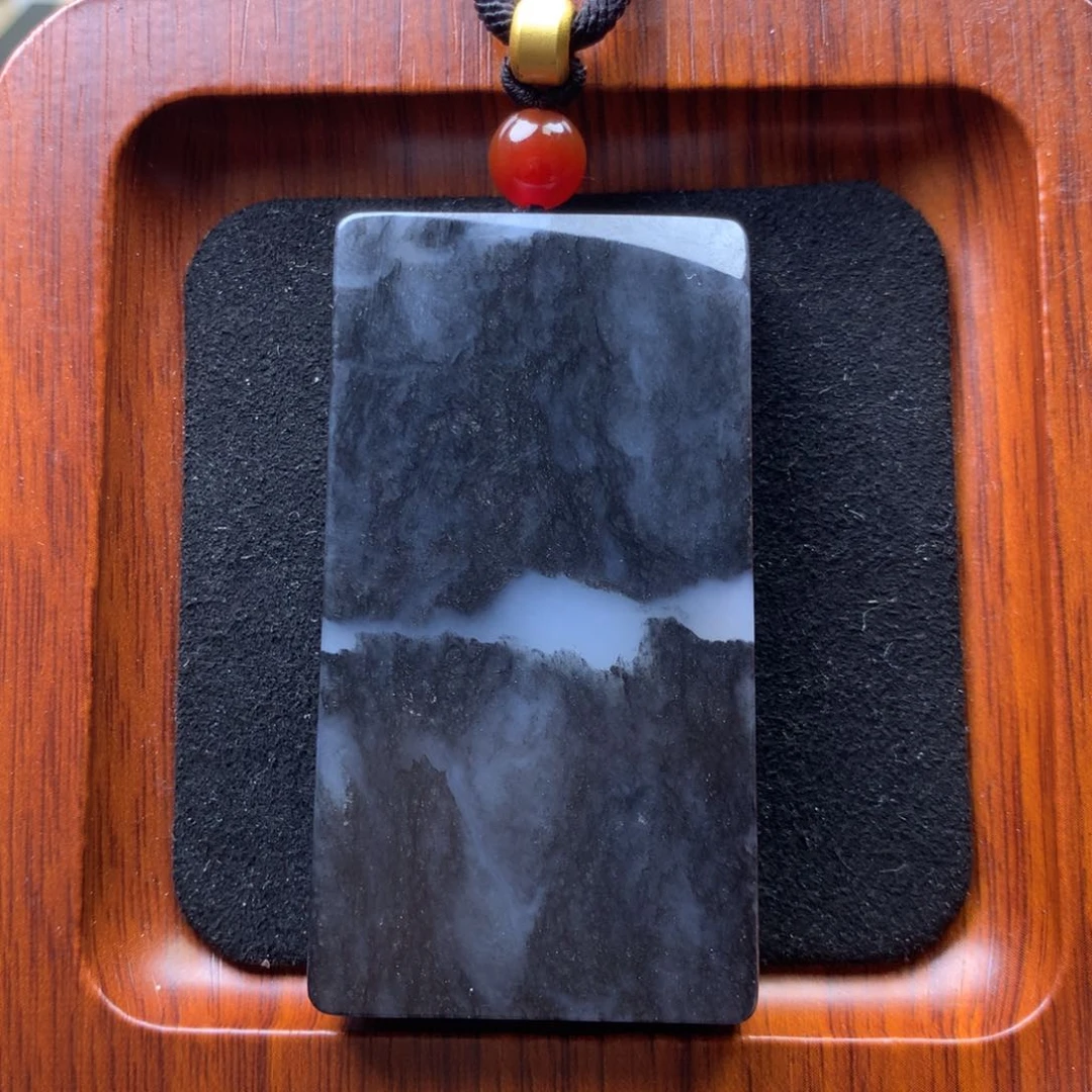 和田玉颈饰未镶嵌青花意境牌子