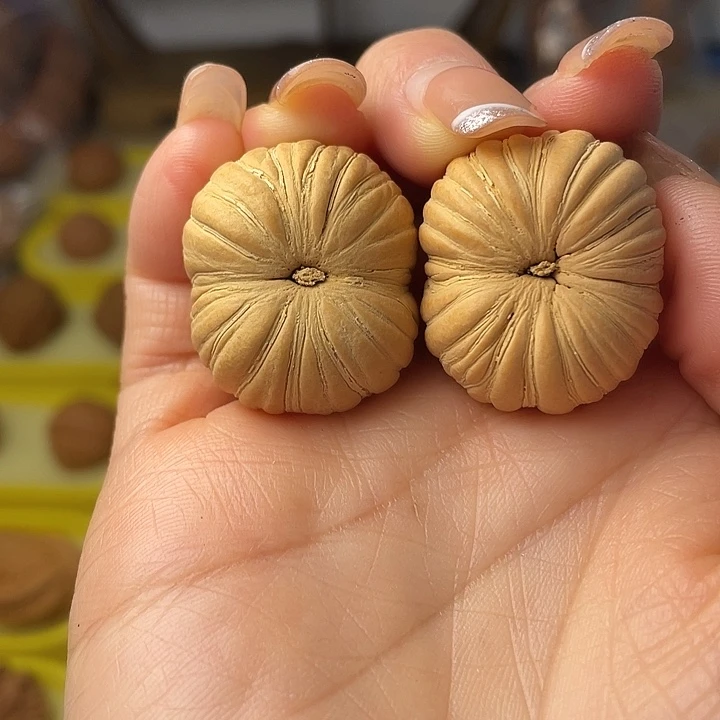 温***六吊坠文玩核桃金丝南瓜