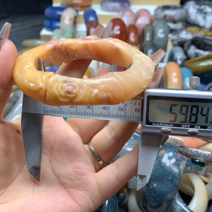 未镶嵌手镯石英质玉