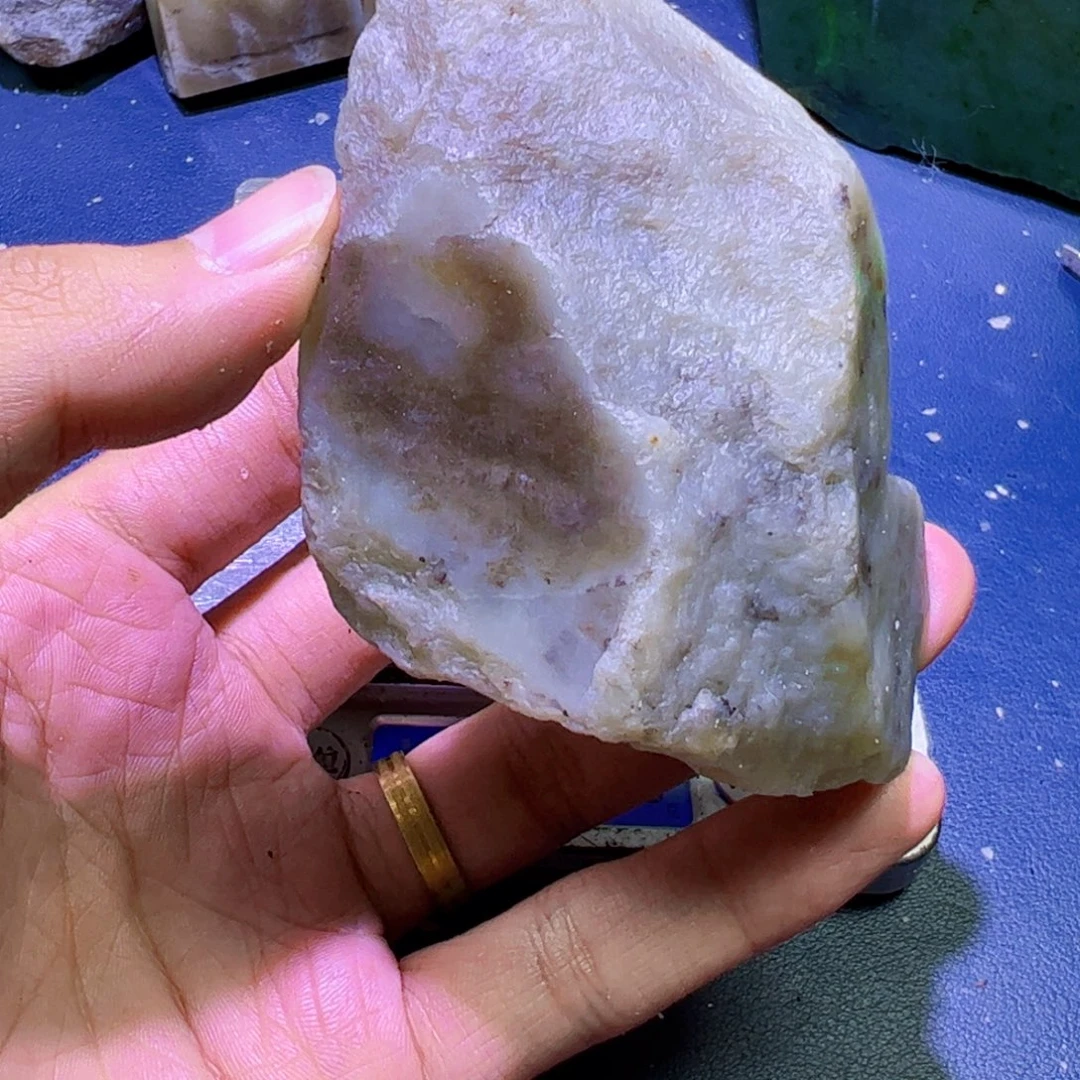 未镶嵌和田玉（糖玉）珠宝半成品