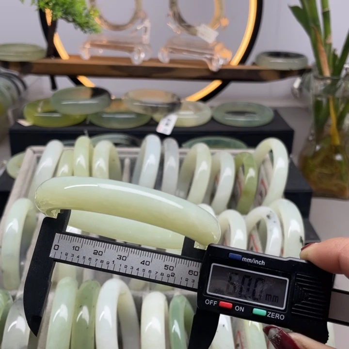 蛇纹石玉手镯未镶嵌57