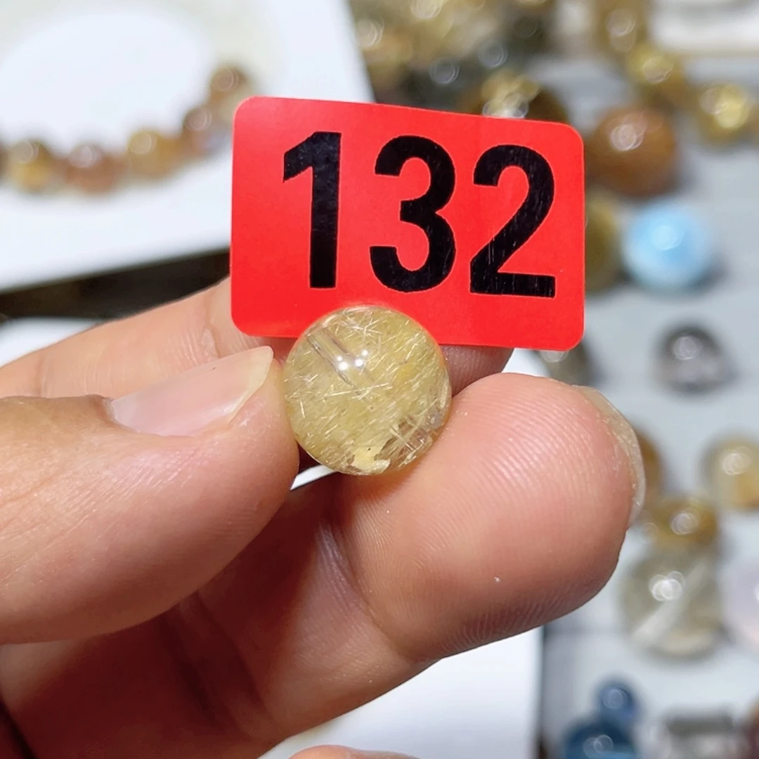 未镶嵌颈饰水晶b****?天然水晶