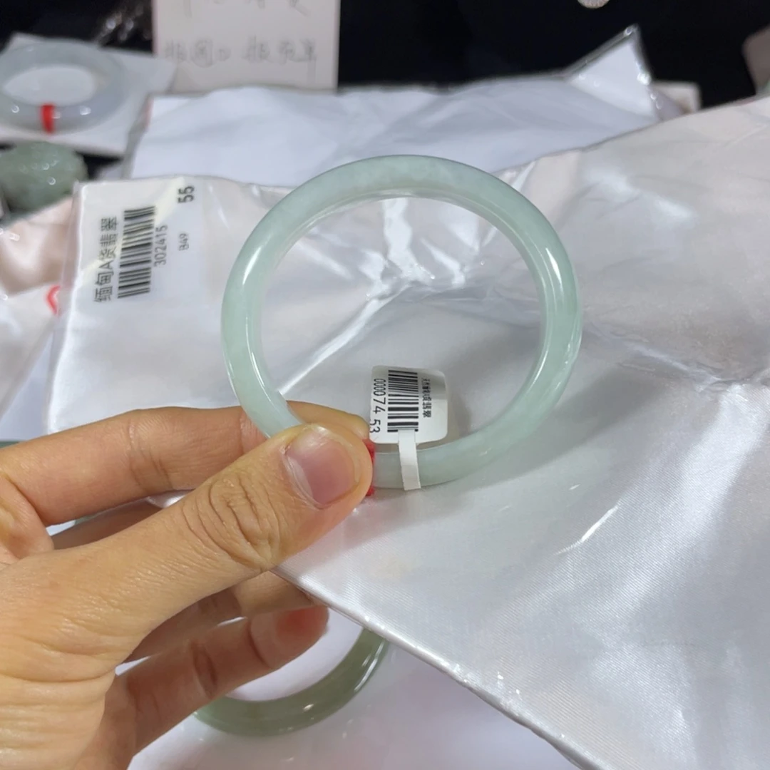 未镶嵌手镯翡翠天然翡翠手镯