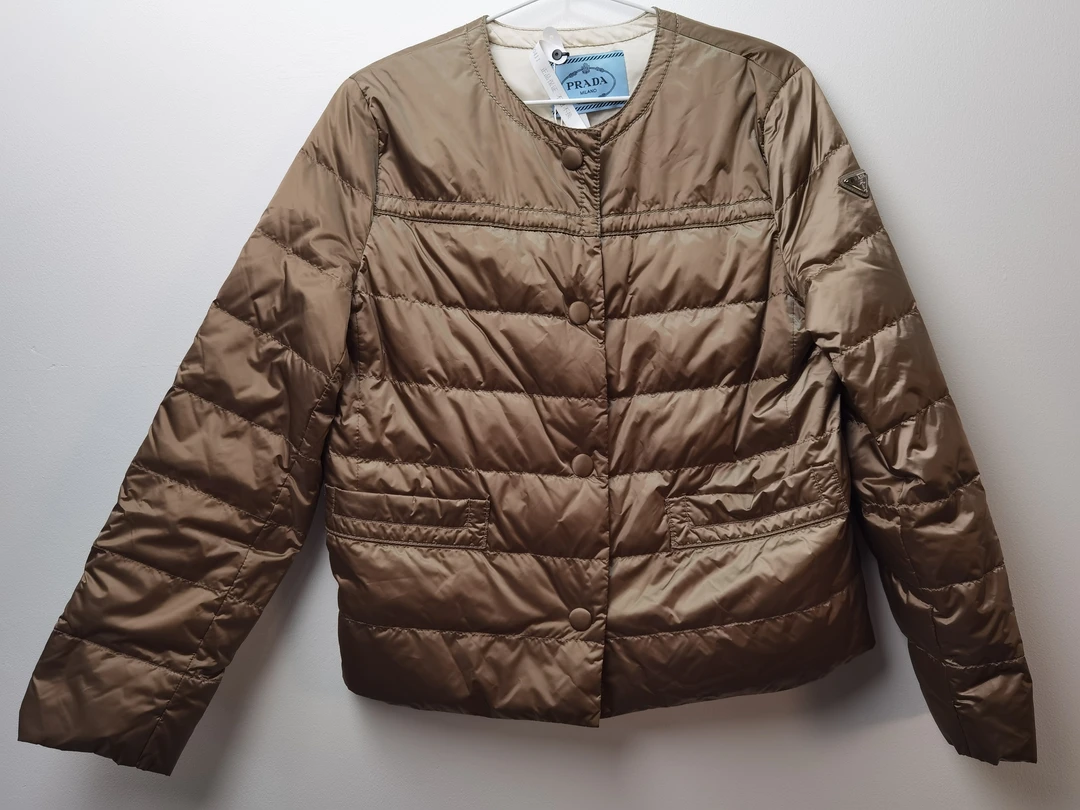 99新 Prada/普拉达 PRADA普拉达羽绒服44码/E00411