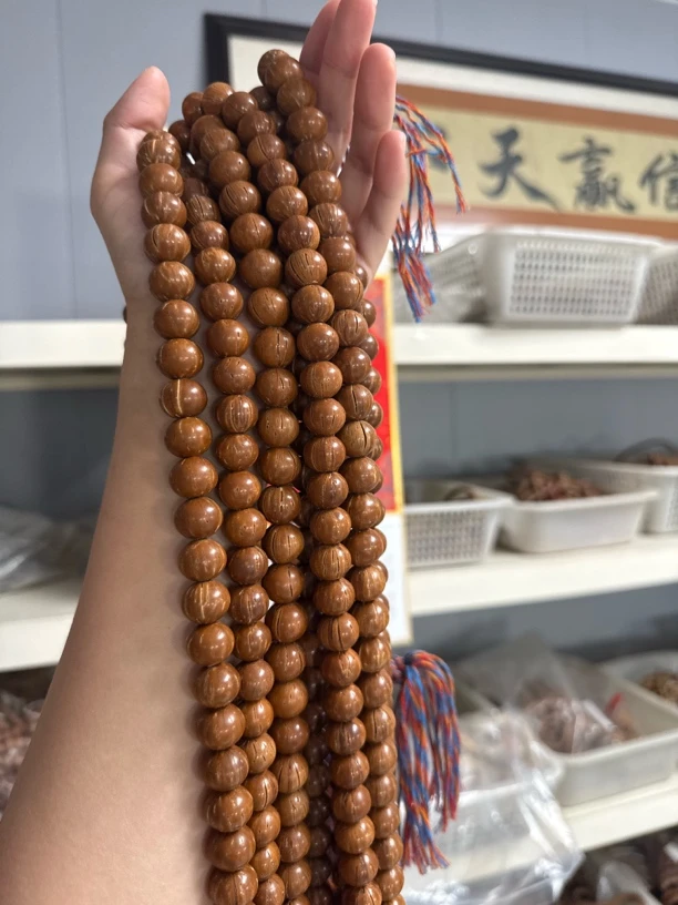 Z8桃核脖挂14➕15➕左右(88颗左右)