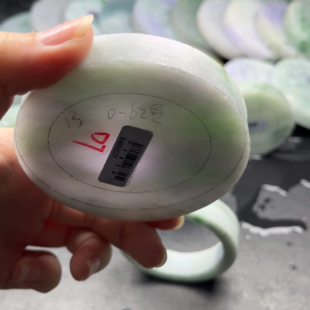 未镶嵌翡翠手镯定制翡翠