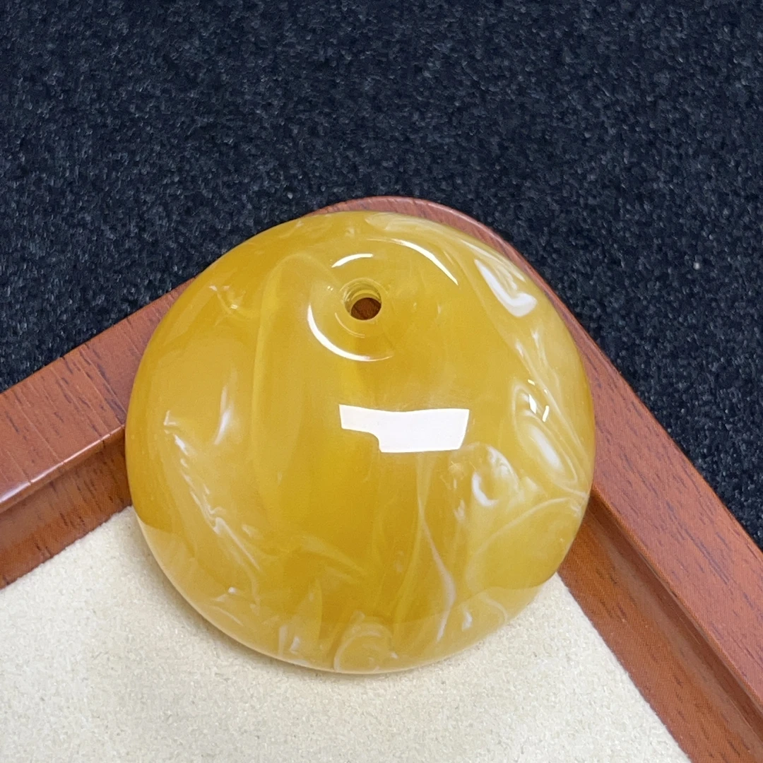 天然原矿无优化无烤色无补胶无煮蜜无辐照蜜蜡吊坠（零六）