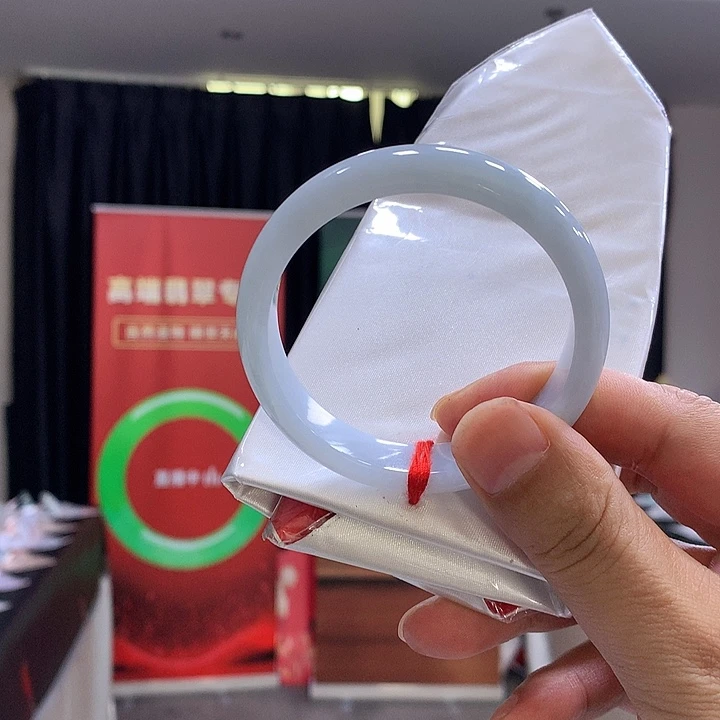 翡翠手镯未镶嵌缅甸翡翠
