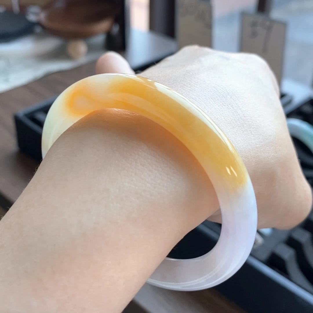 翡翠未镶嵌手镯鸡油黄53.3