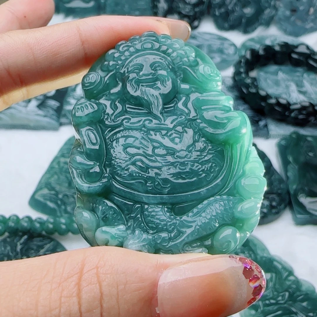 翡翠未镶嵌颈饰多样性发货天然的A货翡翠