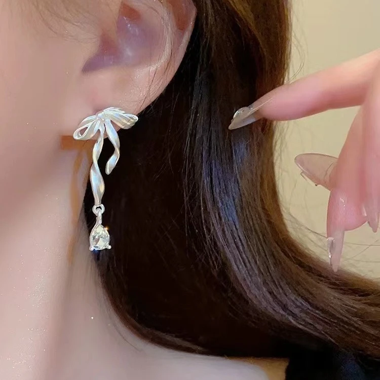 蝶结耳环小众温柔气质耳钉2025新款爆款高级感女银针百搭轻奢耳饰