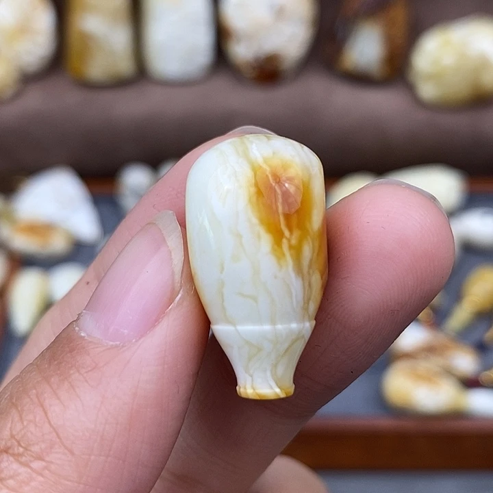 琥珀裸石未镶嵌13虎皮三通y67