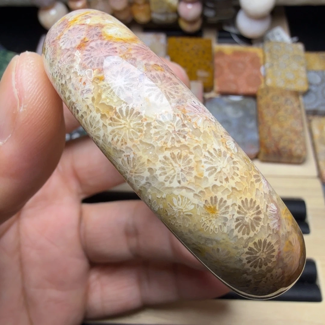 硅化玉未镶嵌纯天然色有机玉石保真色54.5圈口