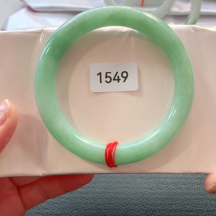 翡翠手镯未镶嵌天然翡翠手镯