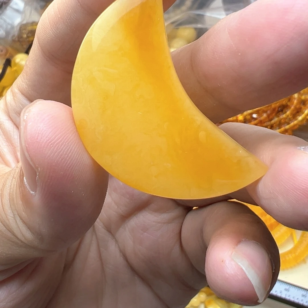 未镶嵌琥珀裸石月牙