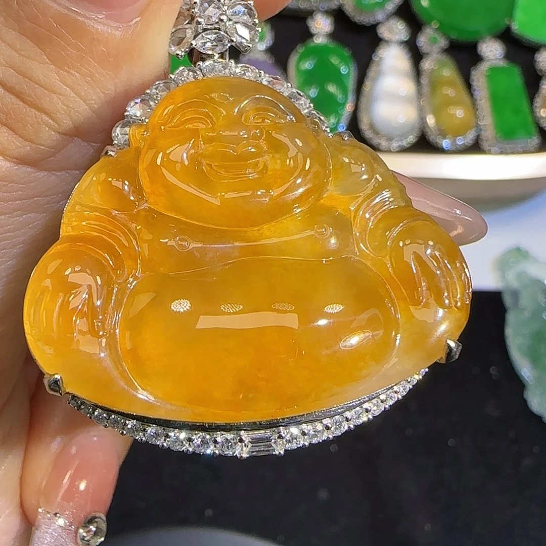 翡翠颈饰18K金镶嵌。